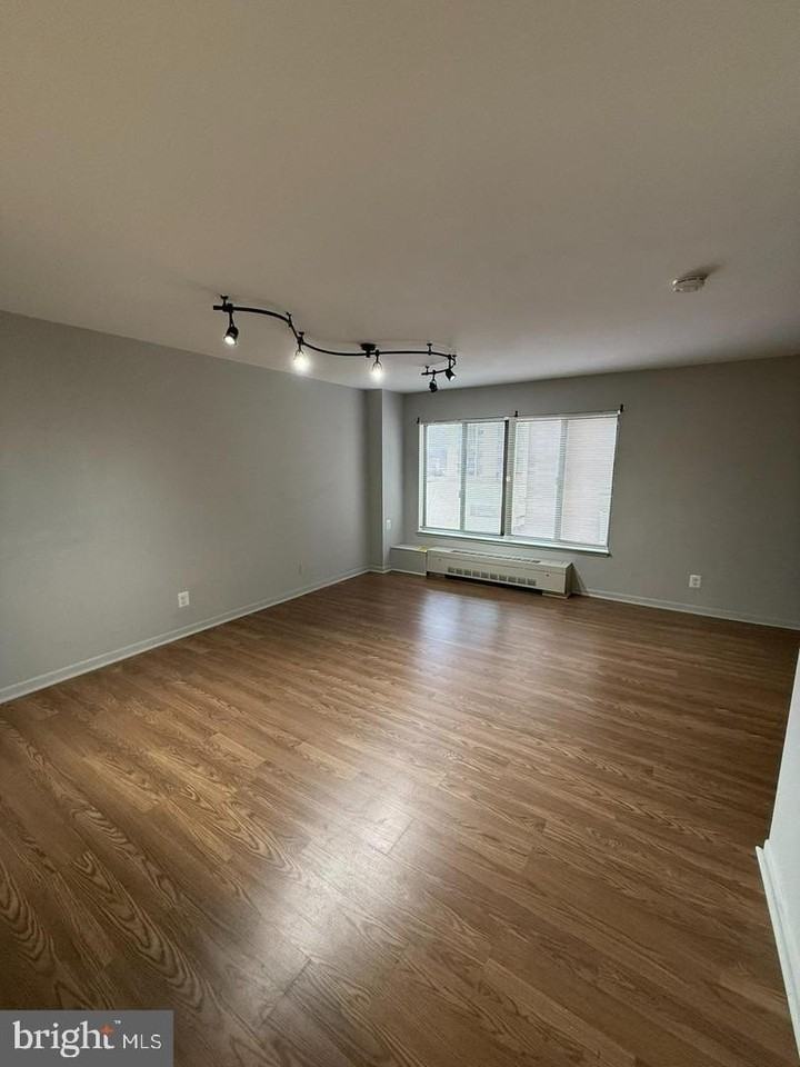 3100 S Manchester St #333 - Photo 4 of 16