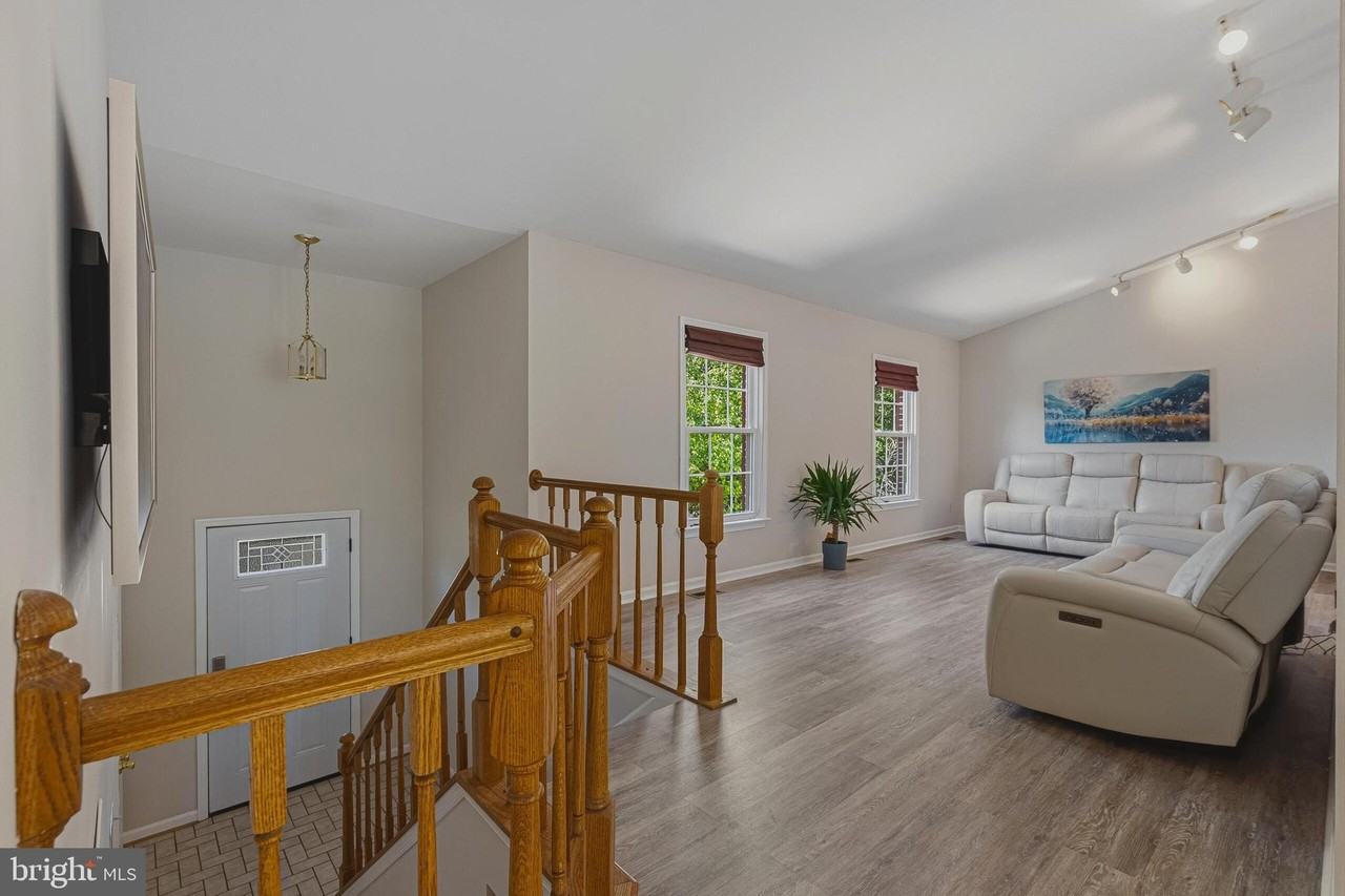 9729 Zimbro Ave - Photo 3 of 43