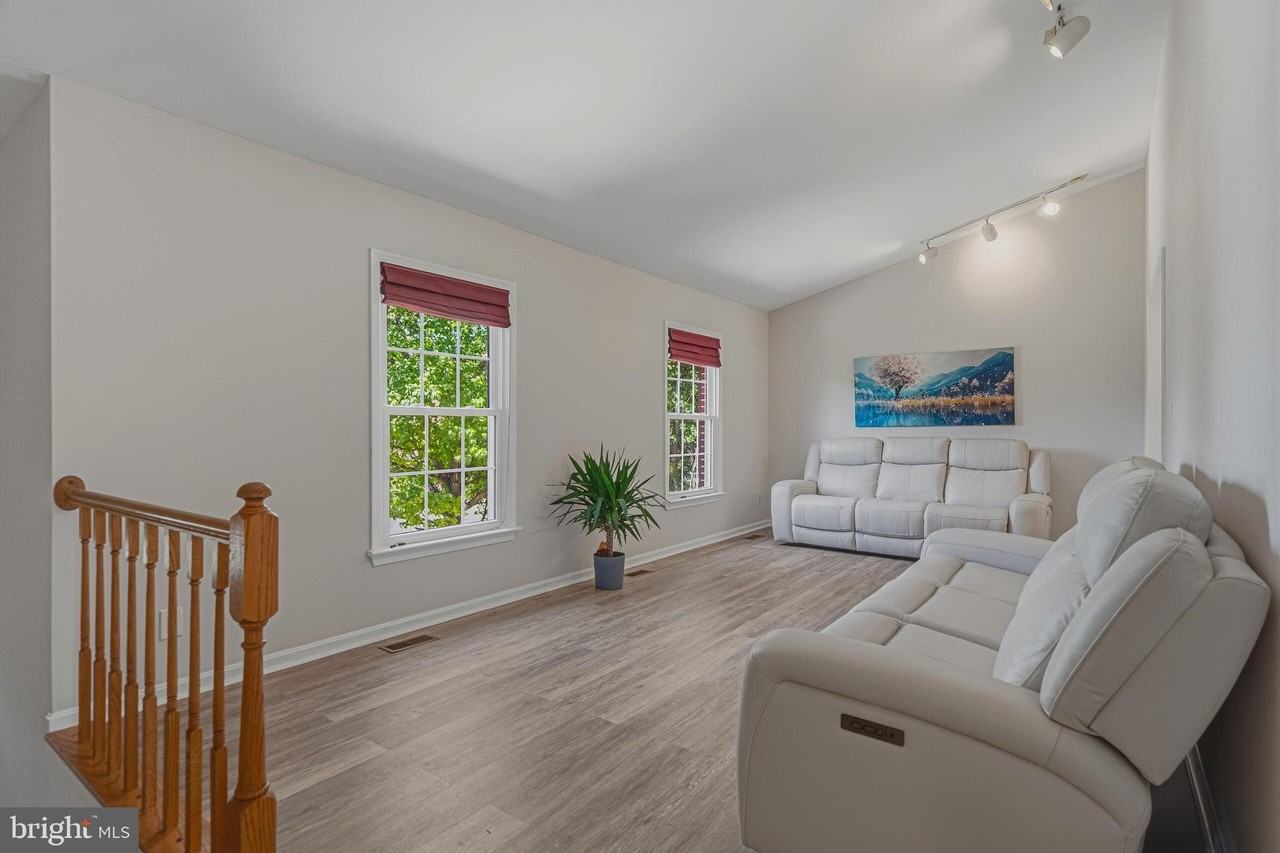 9729 Zimbro Ave - Photo 4 of 43
