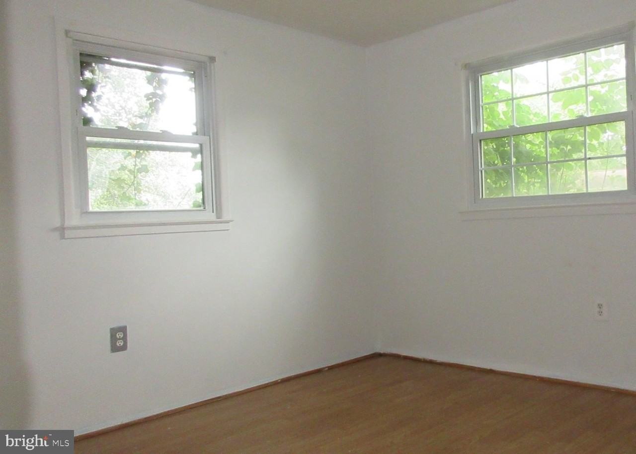 4419 Kentmore Dr - Photo 6 of 9