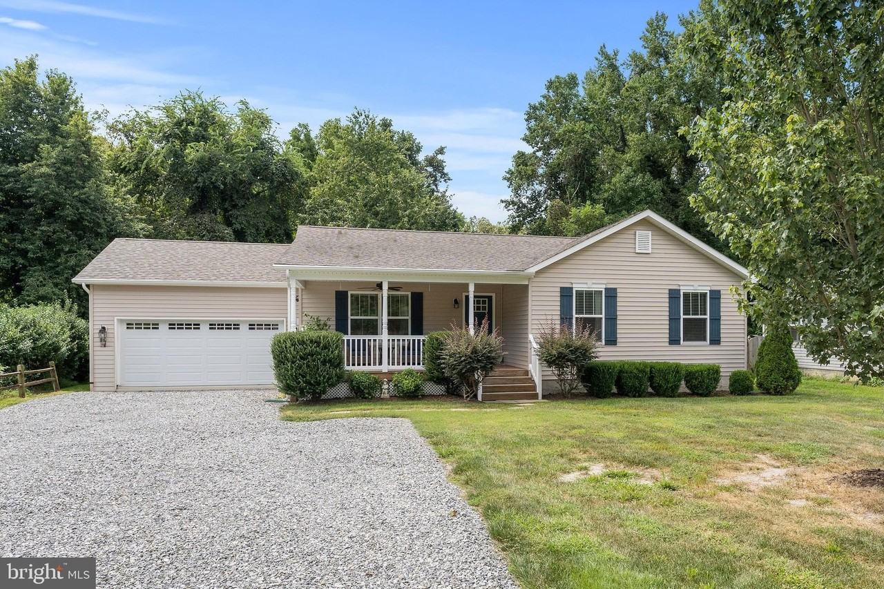 305 Cedar Ln - Photo 5 of 36