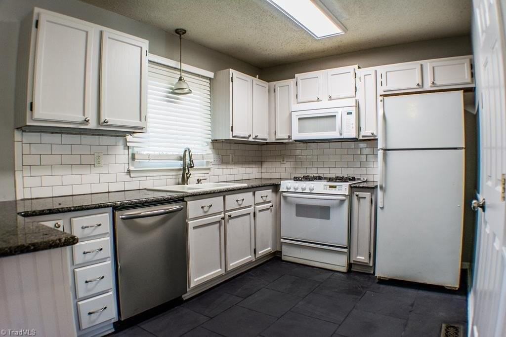 2179 Dave St - Photo 2 of 12