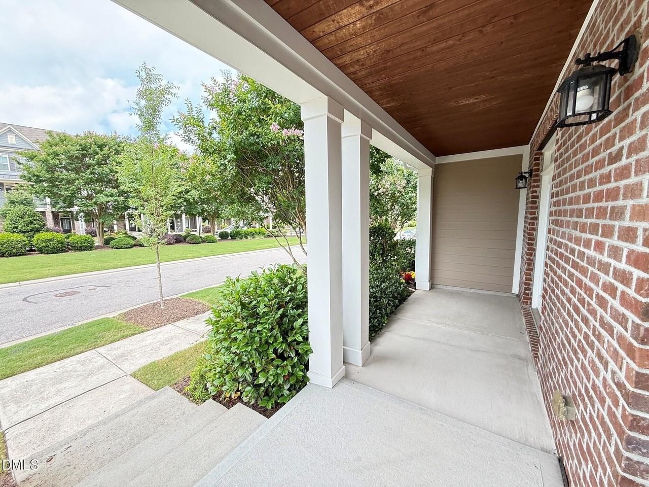537 Austin View Blvd - Photo 2 of 41