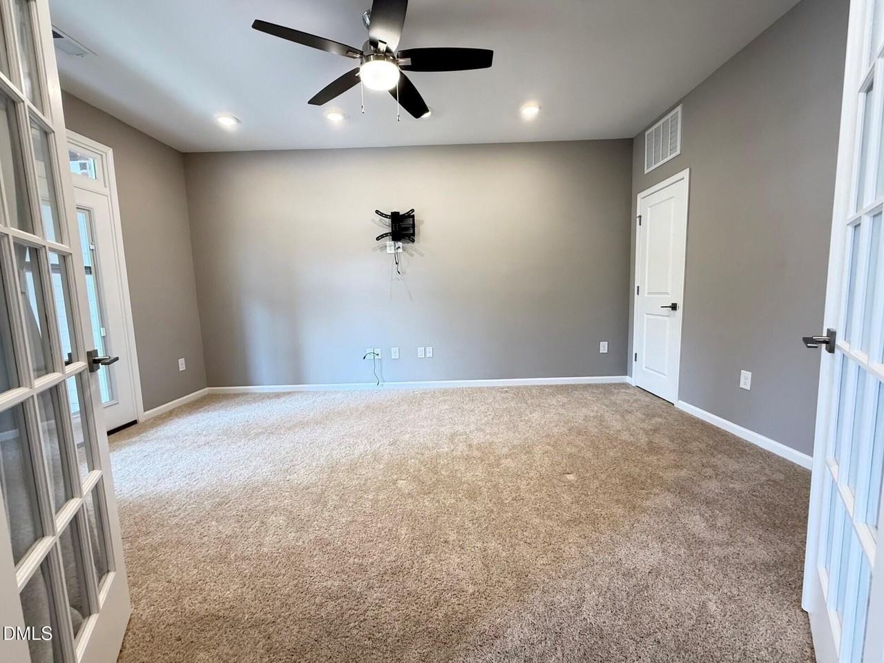 537 Austin View Blvd - Photo 5 of 41