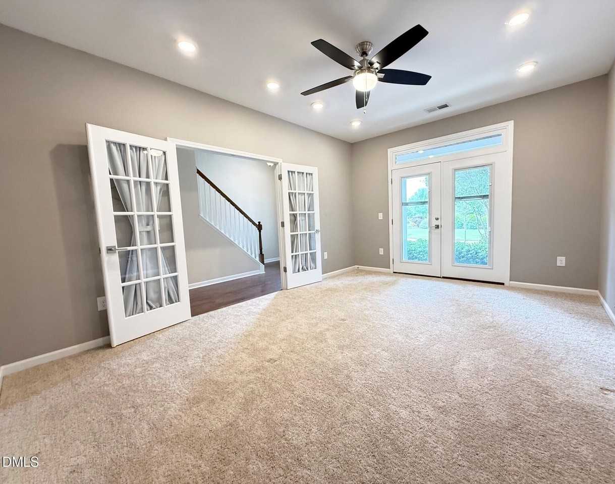 537 Austin View Blvd - Photo 7 of 41