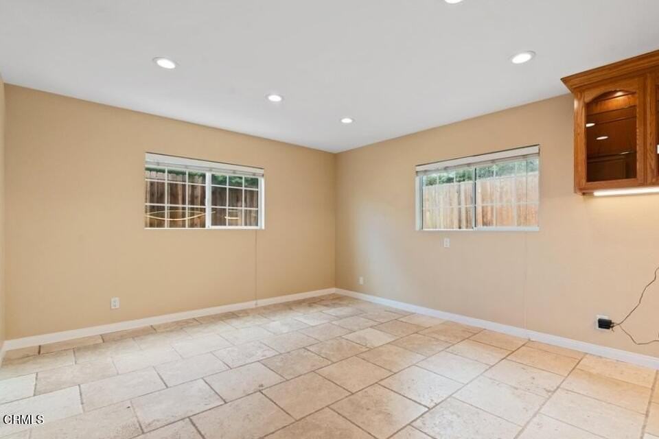 447 Santa Barbara Cir - Photo 3 of 21
