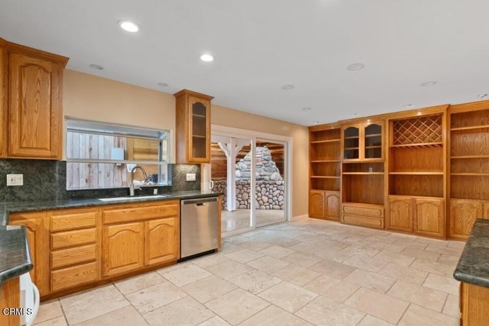 447 Santa Barbara Cir - Photo 5 of 21