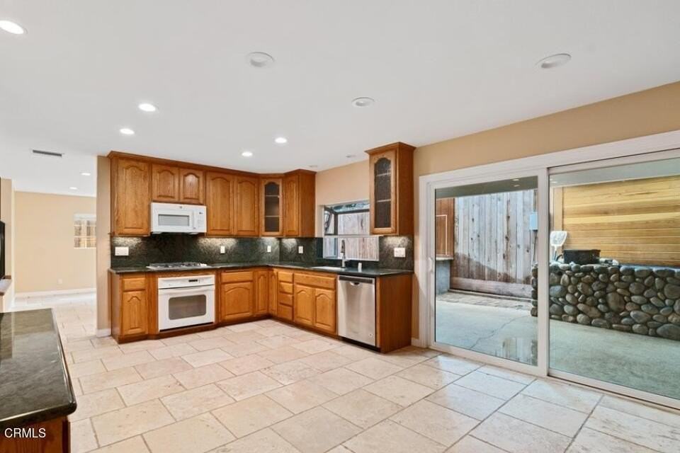 447 Santa Barbara Cir - Photo 6 of 21