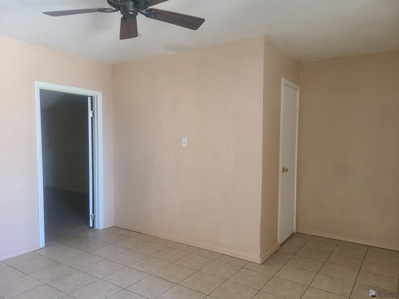 600 W 20th Pl - Photo 4 of 18