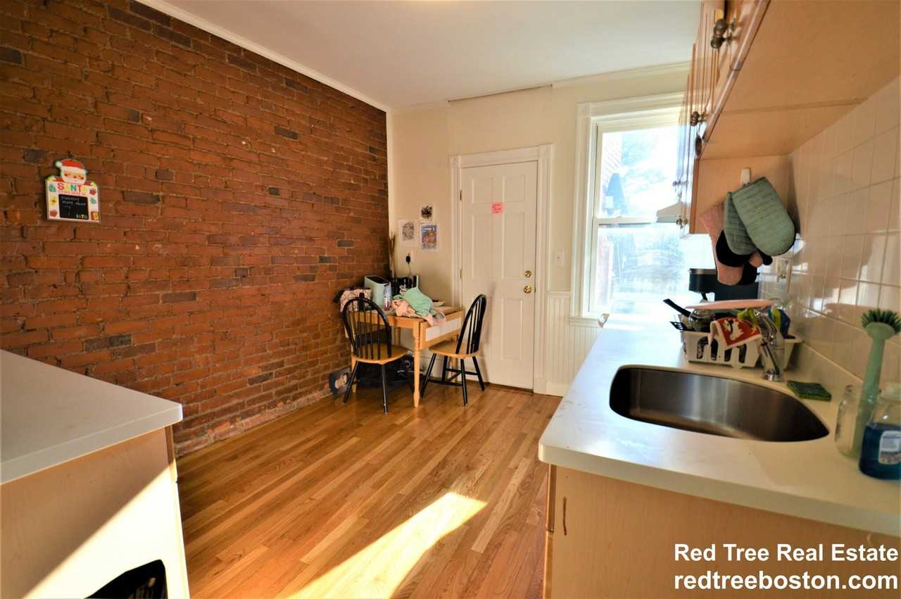 6 Colliston Rd #U2 - Photo 3 of 8