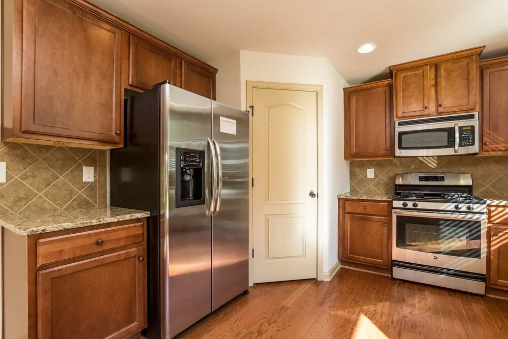 3336 Montauk Hill Dr - Photo 6 of 17