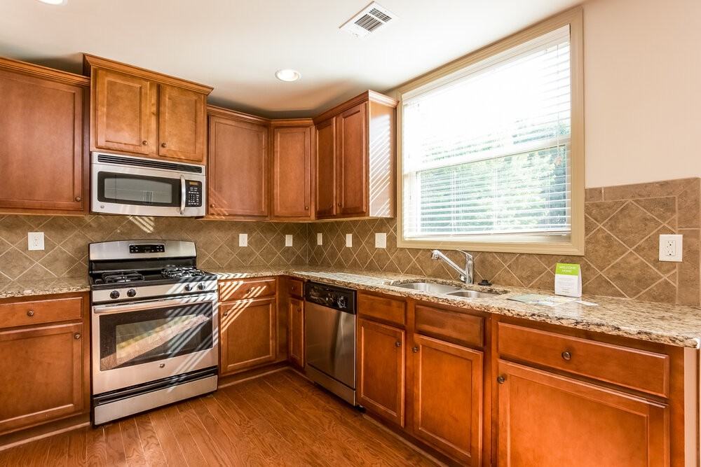 3336 Montauk Hill Dr - Photo 7 of 17