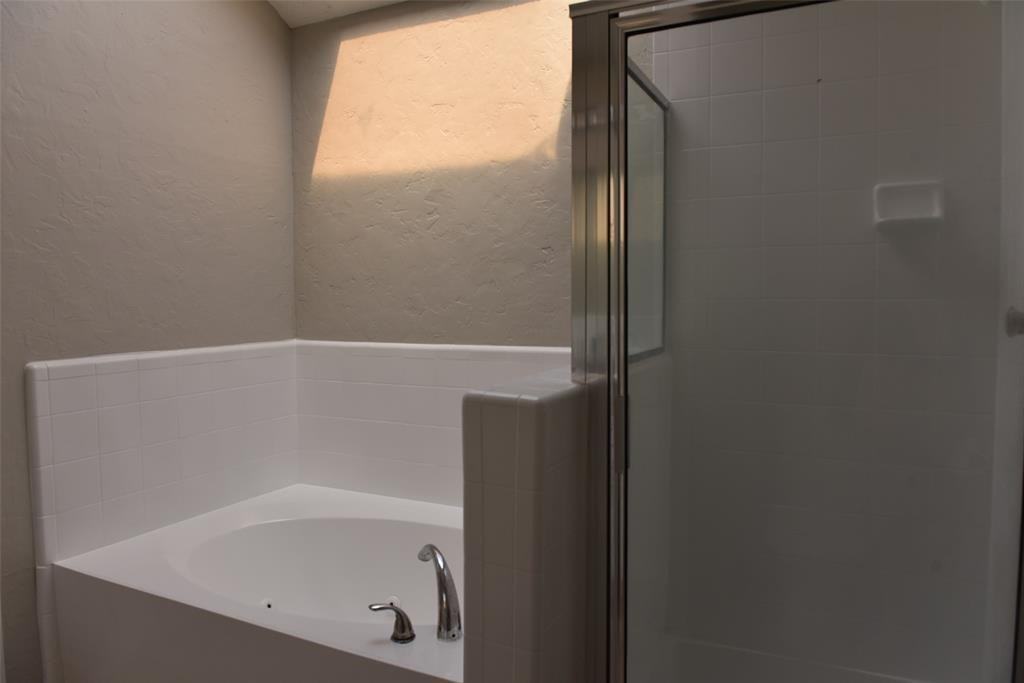 Glenmeadow Dr - Photo 4 of 8