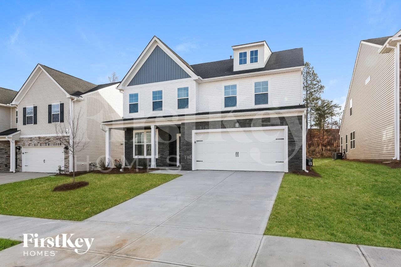 566 Hillpark Ln - Photo 2 of 15