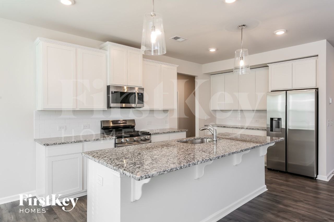 566 Hillpark Ln - Photo 6 of 15