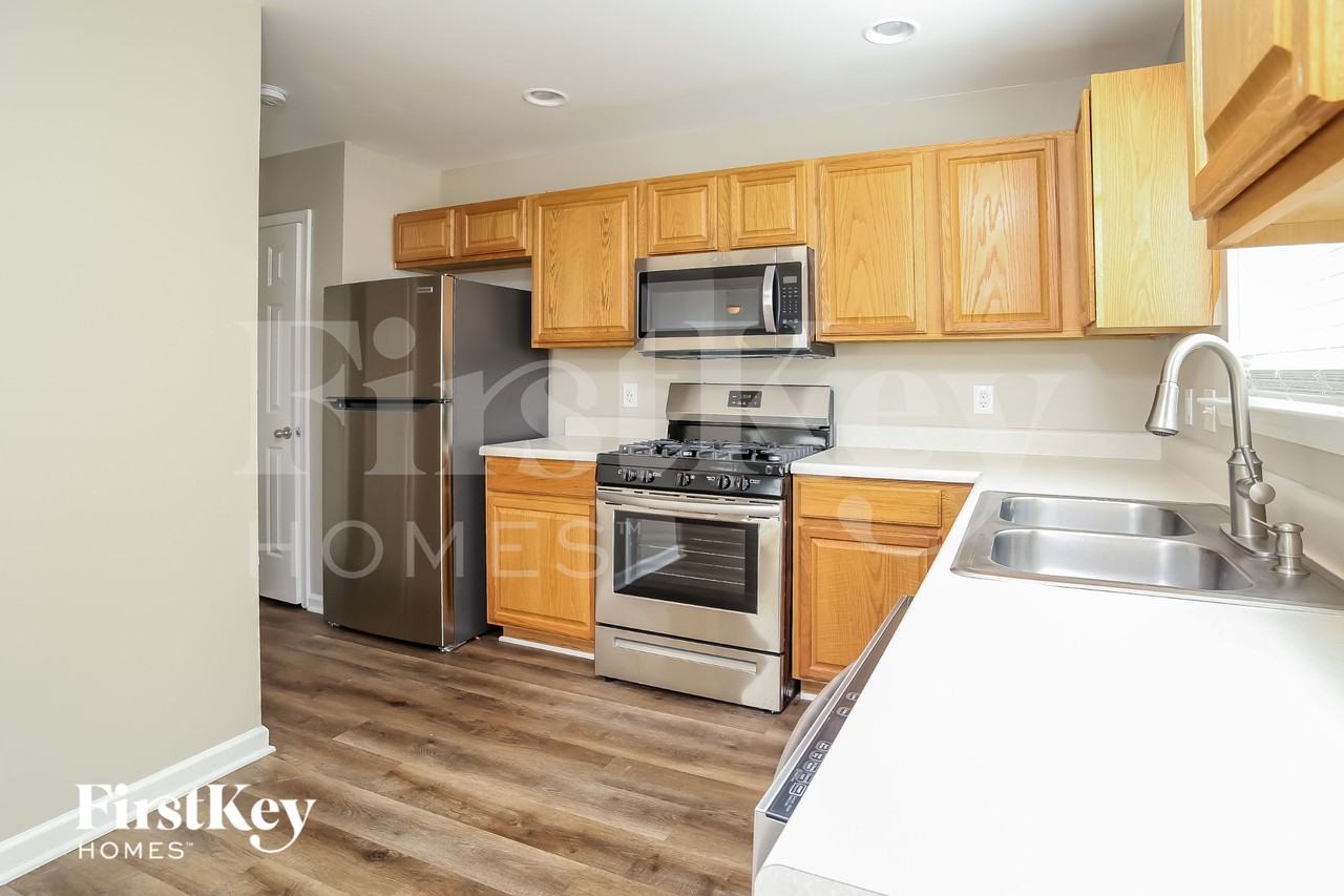 292 Hiawassee Dr - Photo 6 of 15