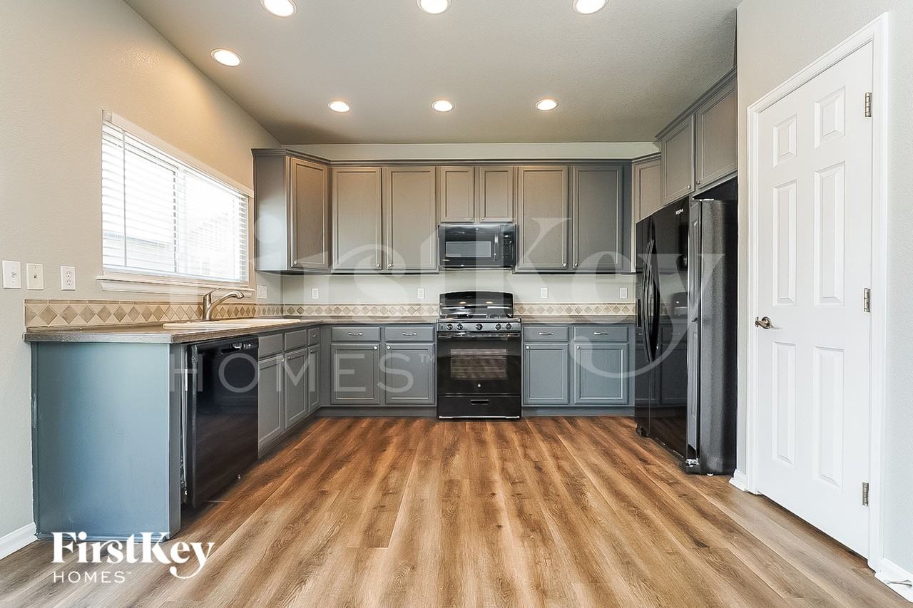 16463 E 98th Way - Photo 5 of 15