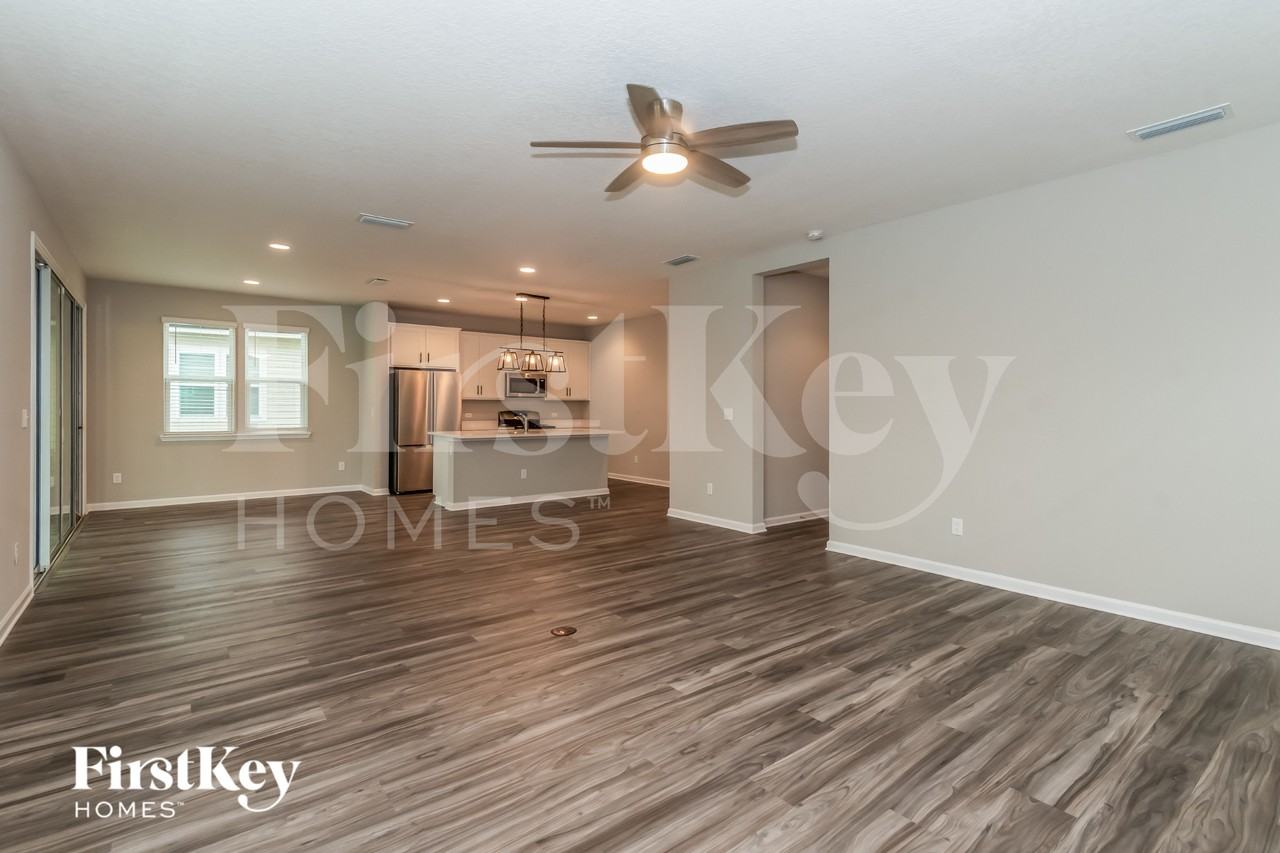 2081 Amberly Dr - Photo 2 of 15