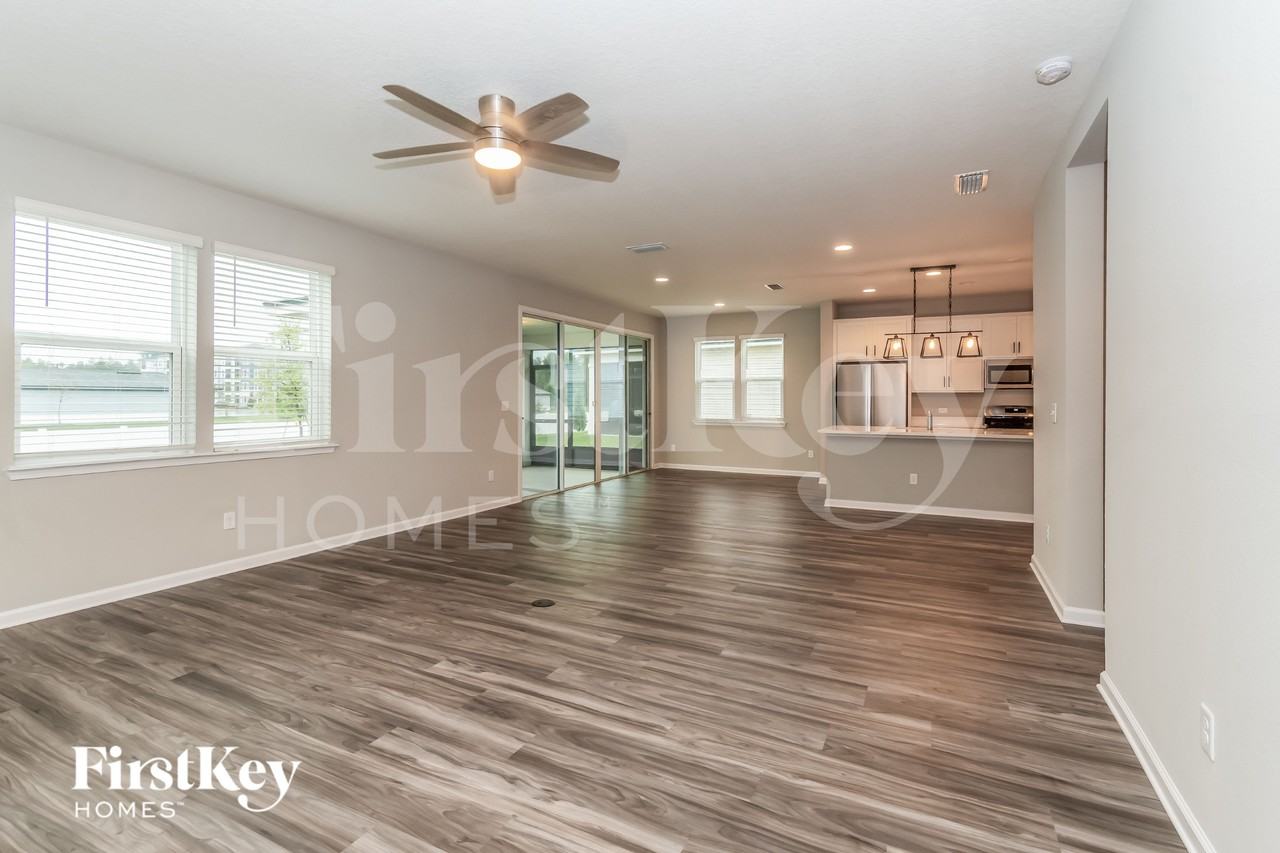 2081 Amberly Dr - Photo 3 of 15