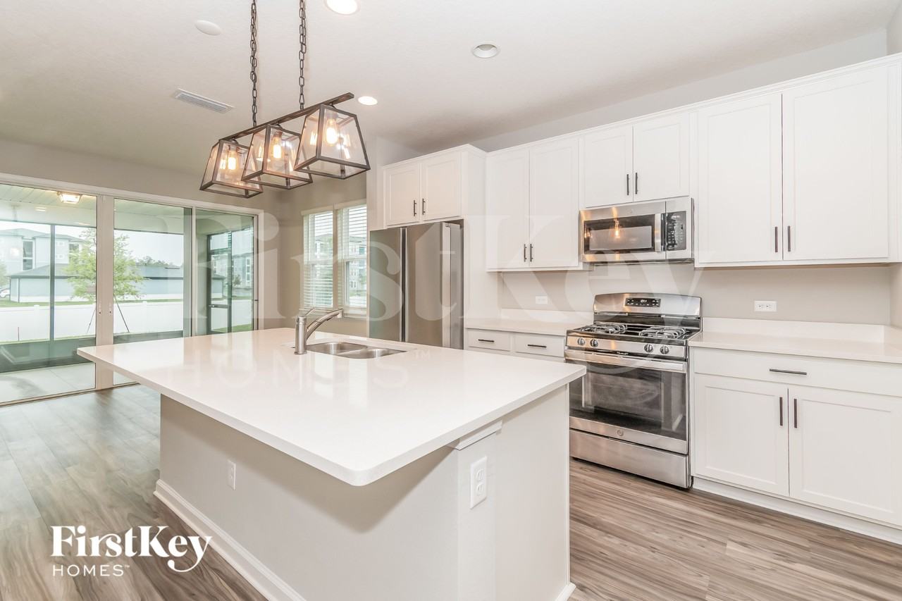 2081 Amberly Dr - Photo 5 of 15