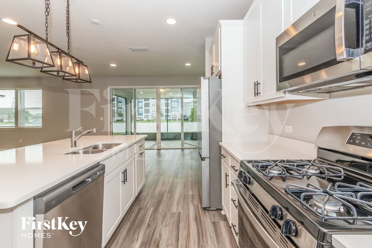2081 Amberly Dr - Photo 6 of 15