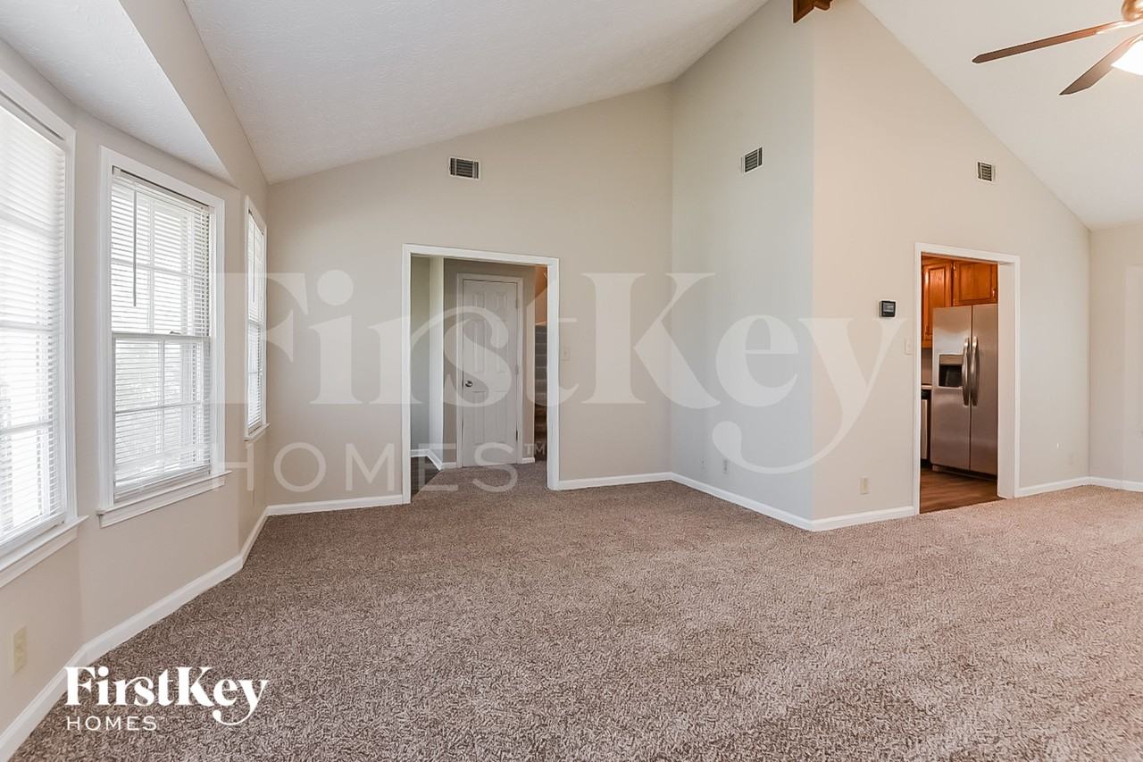 5029 Shelley Ct - Photo 4 of 16