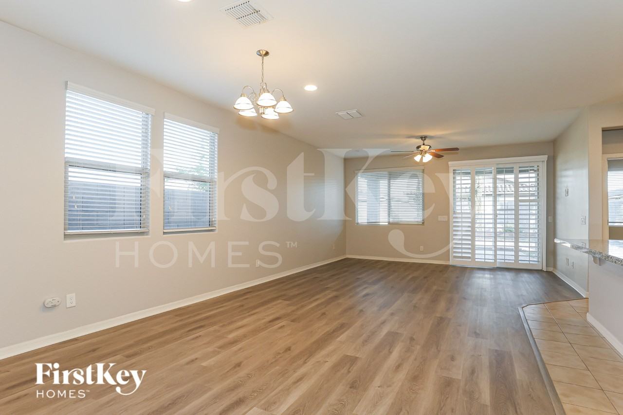 2027 W Kenton Way - Photo 2 of 19