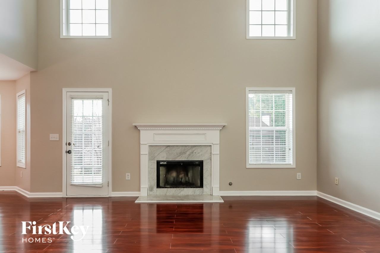 1528 Park Knoll Trl - Photo 3 of 15
