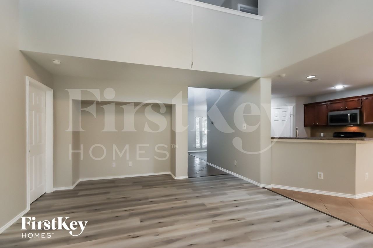 12218 Sunlight Peak Ln - Photo 4 of 16