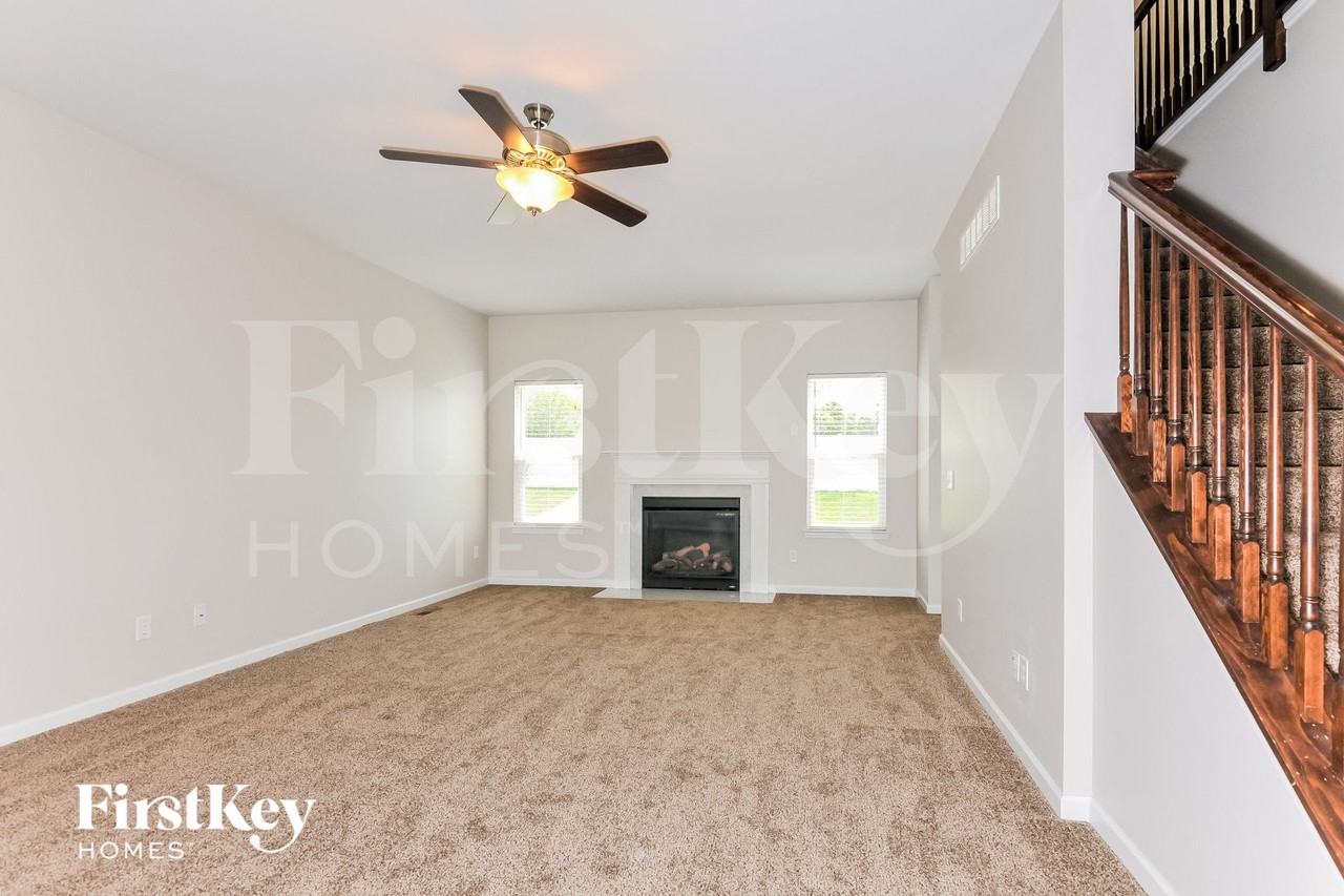 135 Berry Manor Cir - Photo 3 of 15