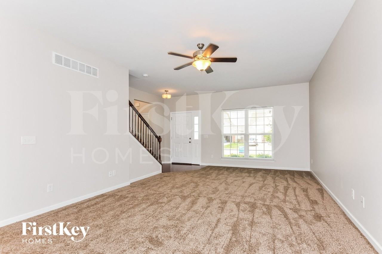 135 Berry Manor Cir - Photo 4 of 15