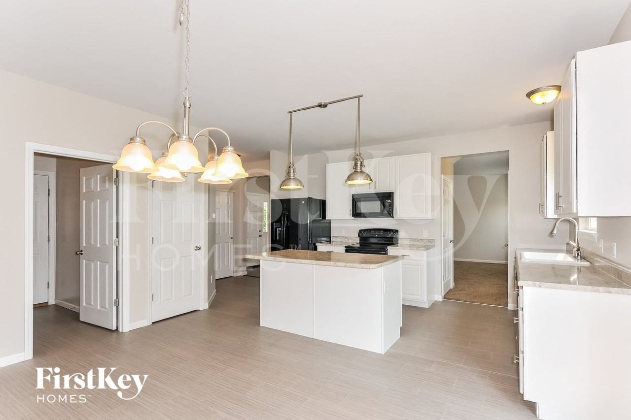 135 Berry Manor Cir - Photo 5 of 15