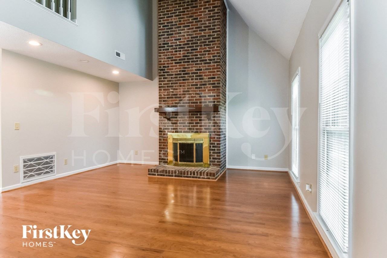 6411 Cardinal Wood Dr - Photo 4 of 15