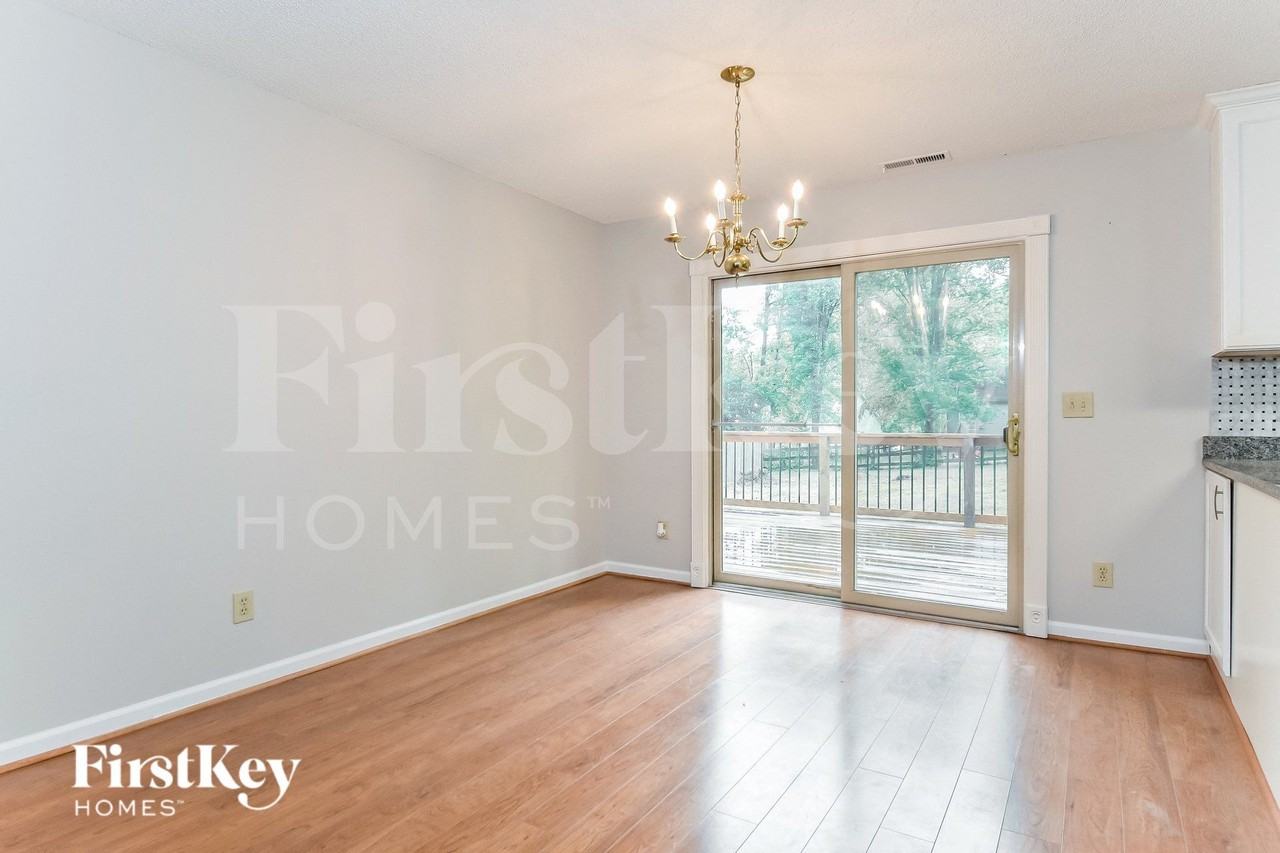 6411 Cardinal Wood Dr - Photo 5 of 15