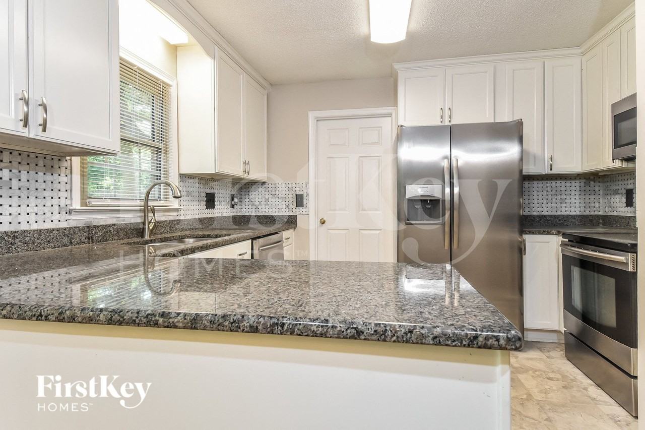 6411 Cardinal Wood Dr - Photo 6 of 15