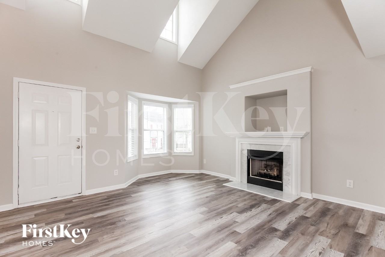 5633 Waverly Lynn Ln - Photo 3 of 16