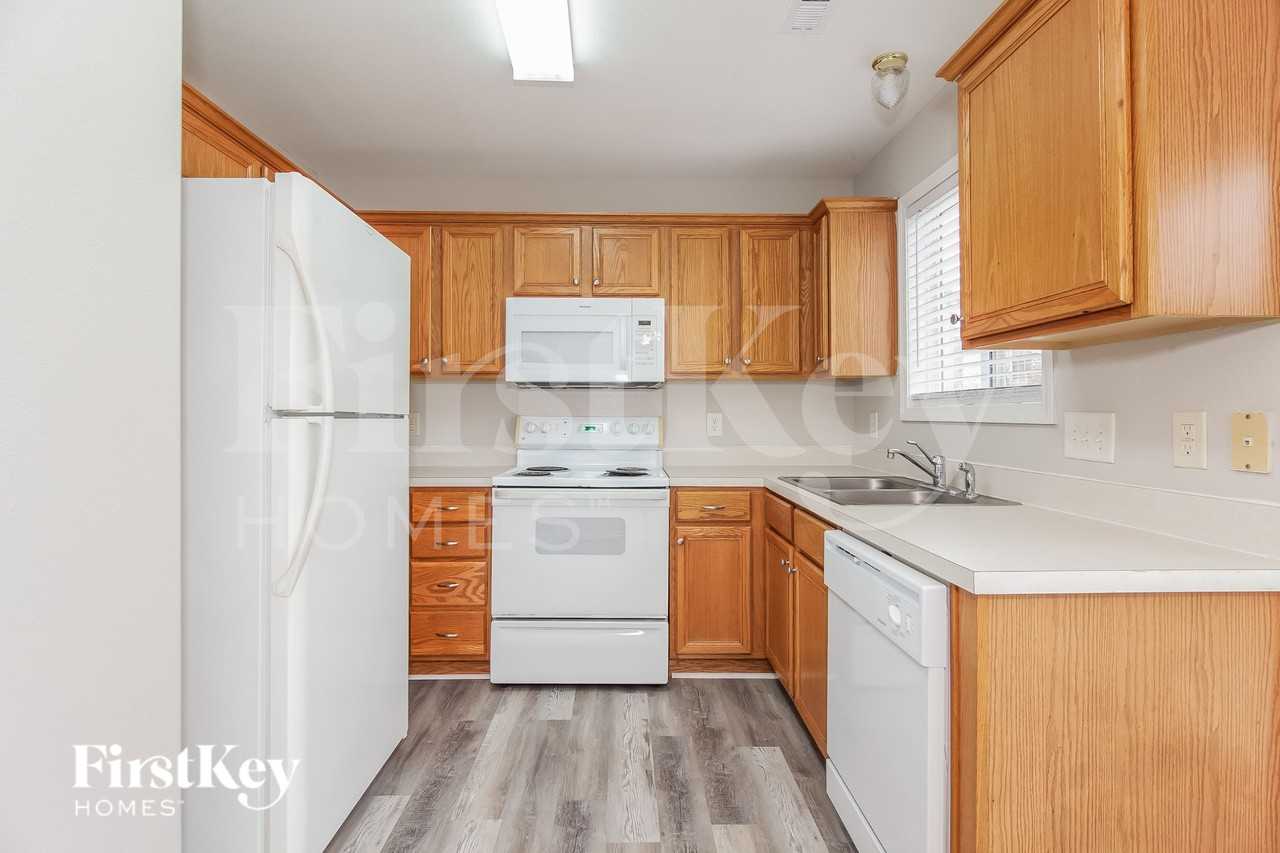 5633 Waverly Lynn Ln - Photo 6 of 16