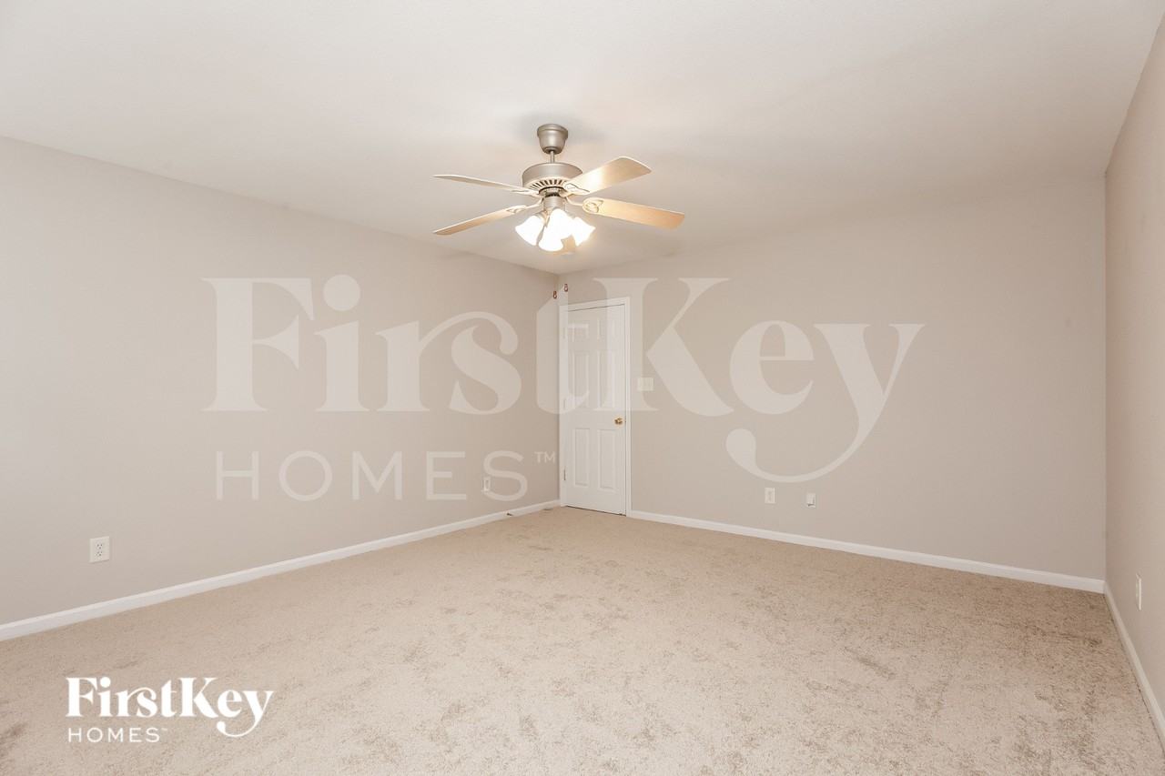 5633 Waverly Lynn Ln - Photo 7 of 16