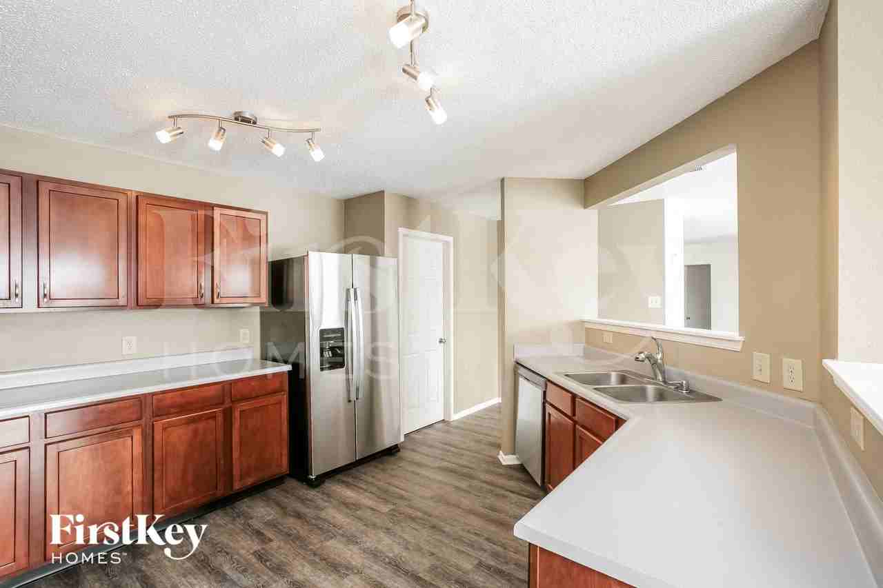 10019 Olympic Cir - Photo 6 of 15