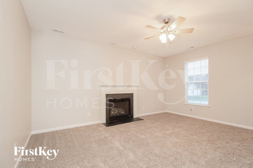5290 Crosswinds Rd - Photo 3 of 15