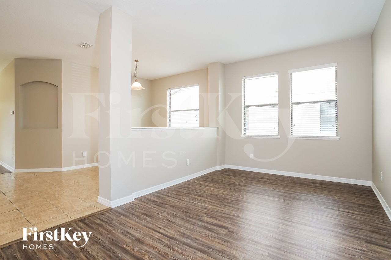 3086 Pointe Place Ave - Photo 4 of 17