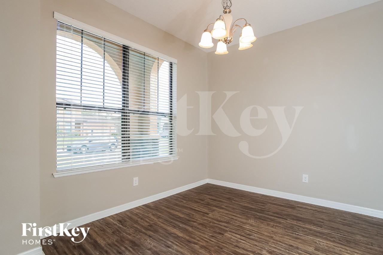 3086 Pointe Place Ave - Photo 5 of 17