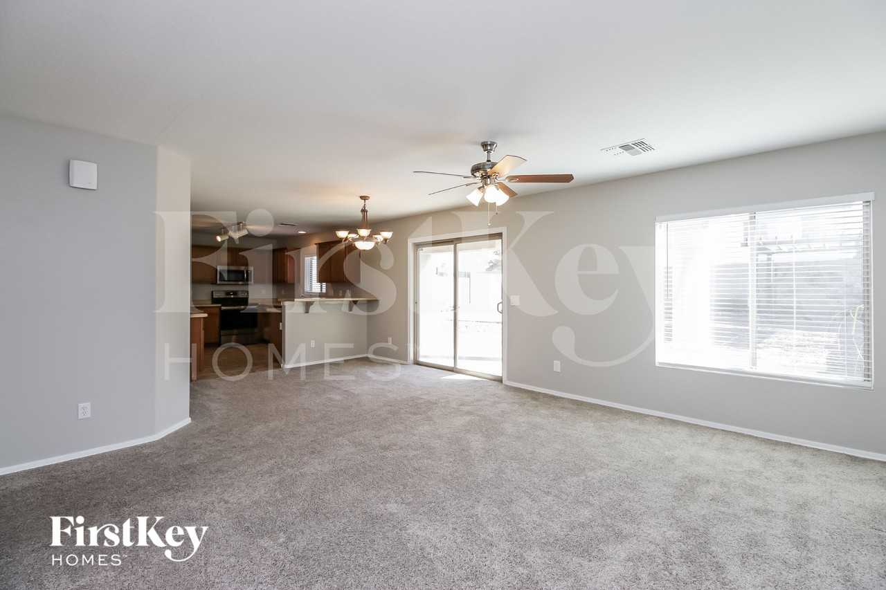 39405 N Marla Cir - Photo 4 of 16