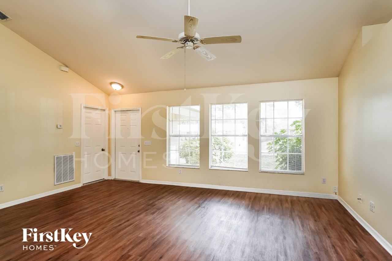 9096 Frank Rd - Photo 3 of 16
