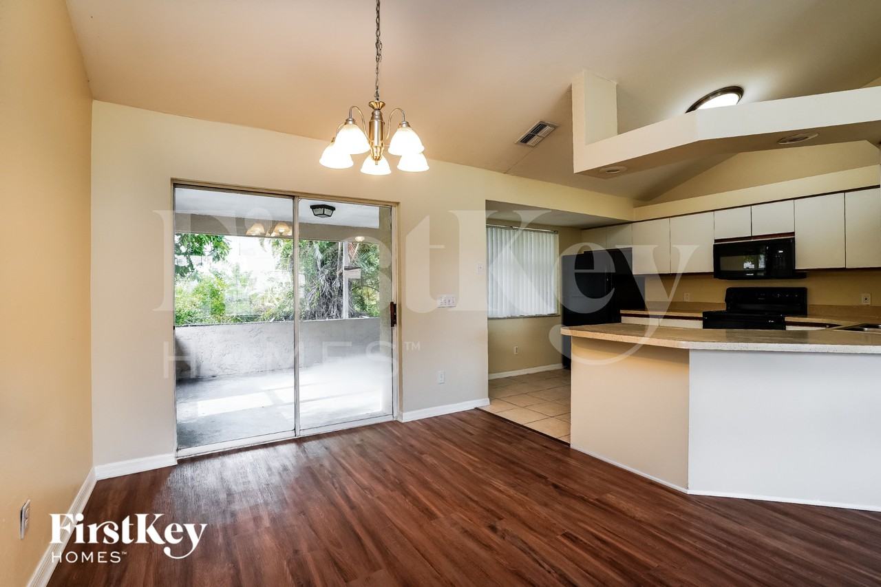 9096 Frank Rd - Photo 5 of 16