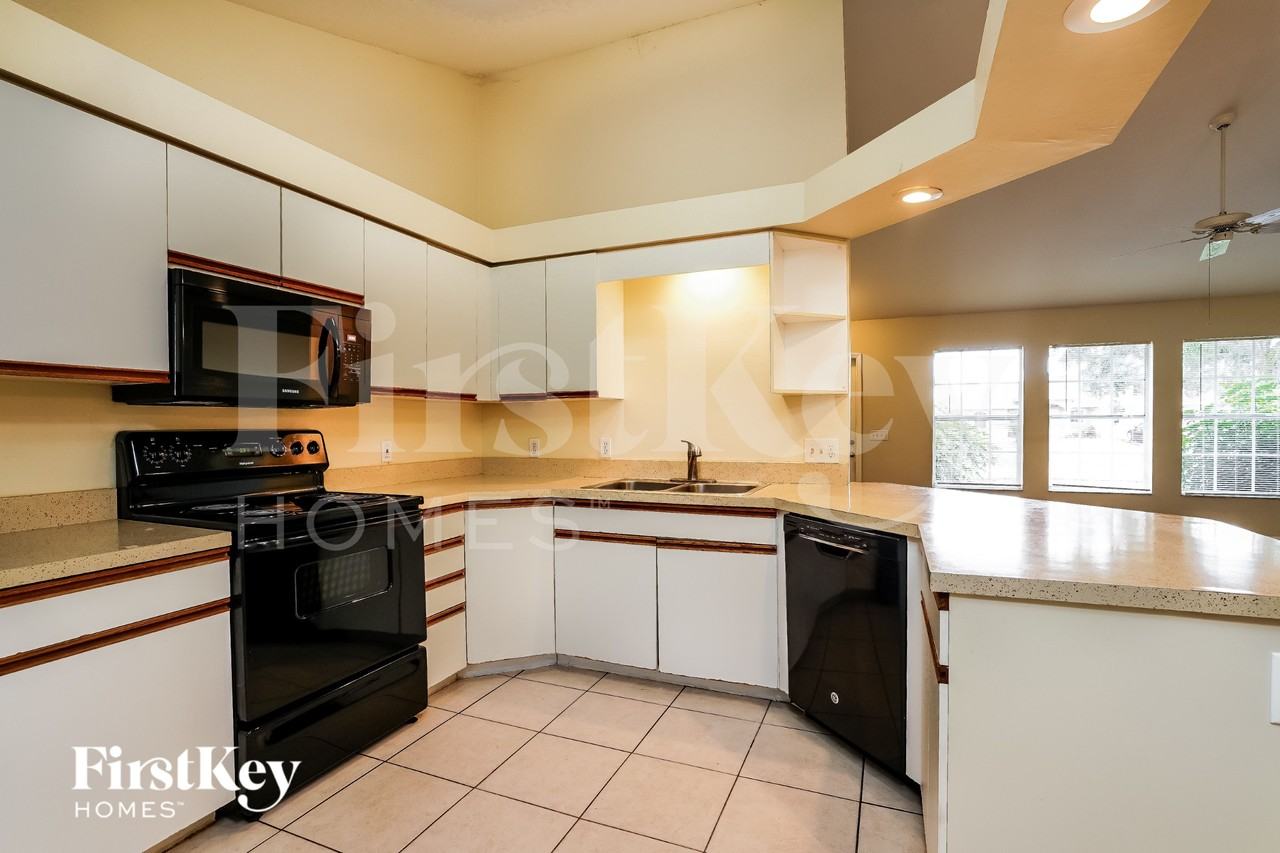 9096 Frank Rd - Photo 6 of 16
