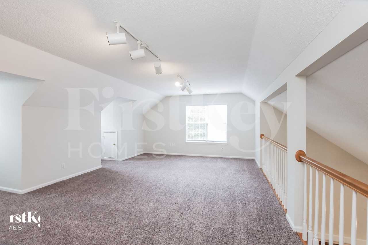 7031 Reedy Creek Rd - Photo 3 of 16