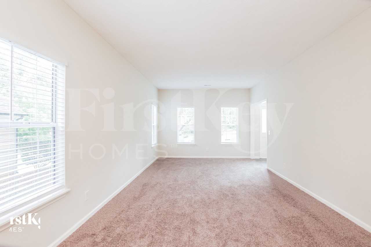 7031 Reedy Creek Rd - Photo 4 of 16