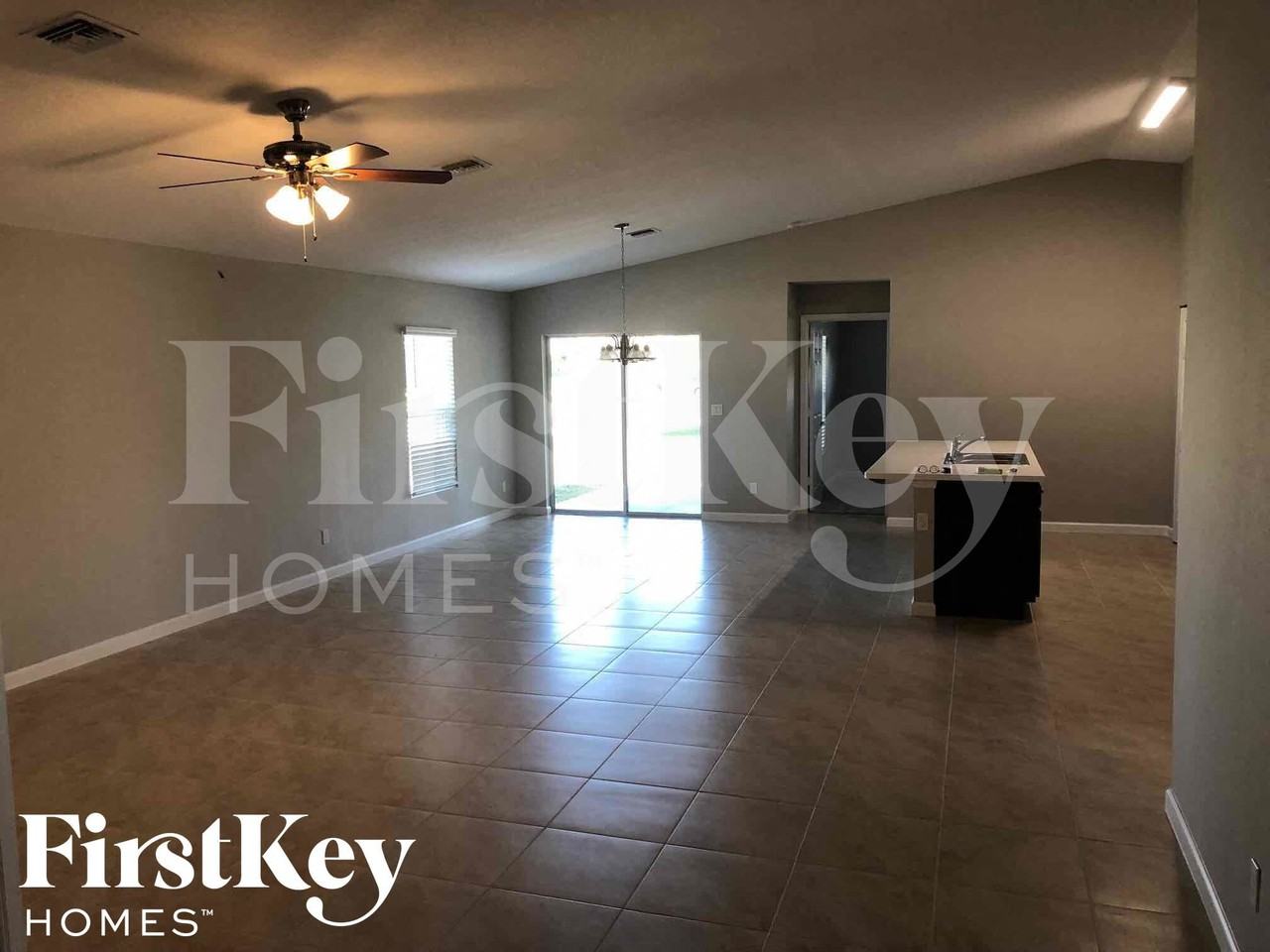 561 Se Brookside Ter - Photo 2 of 15