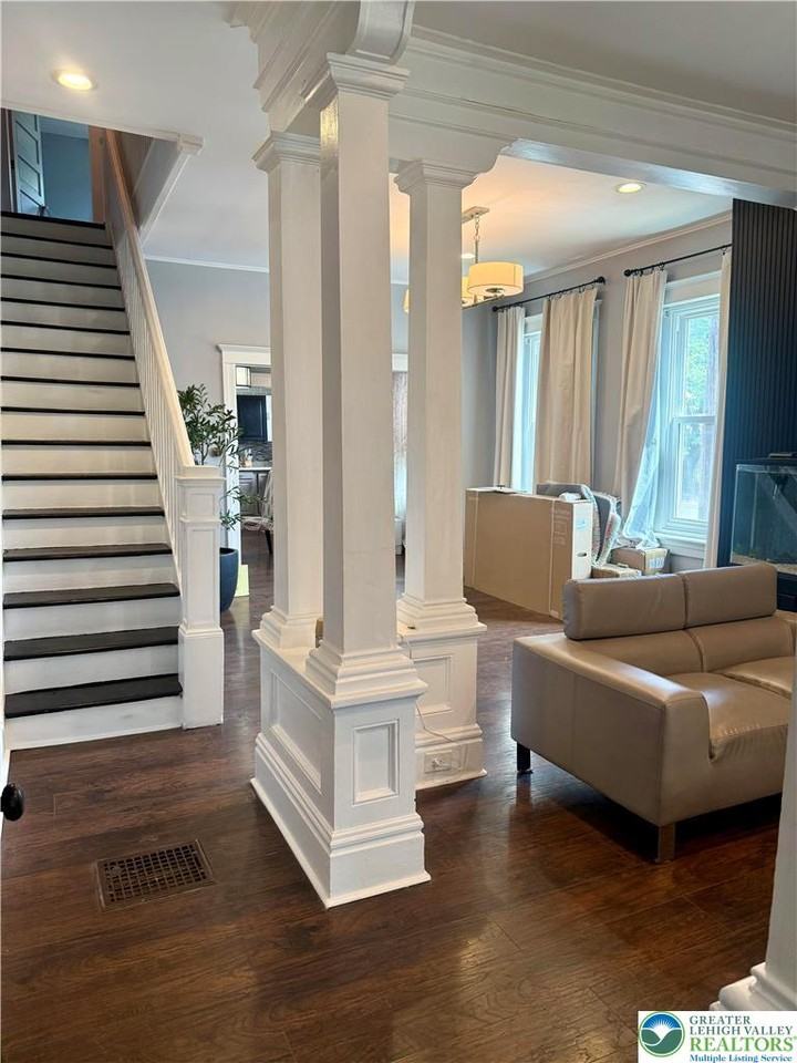 802 Elm St - Photo 2 of 22